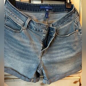 Apt. 9 Women's Light Blue Jean Shorts